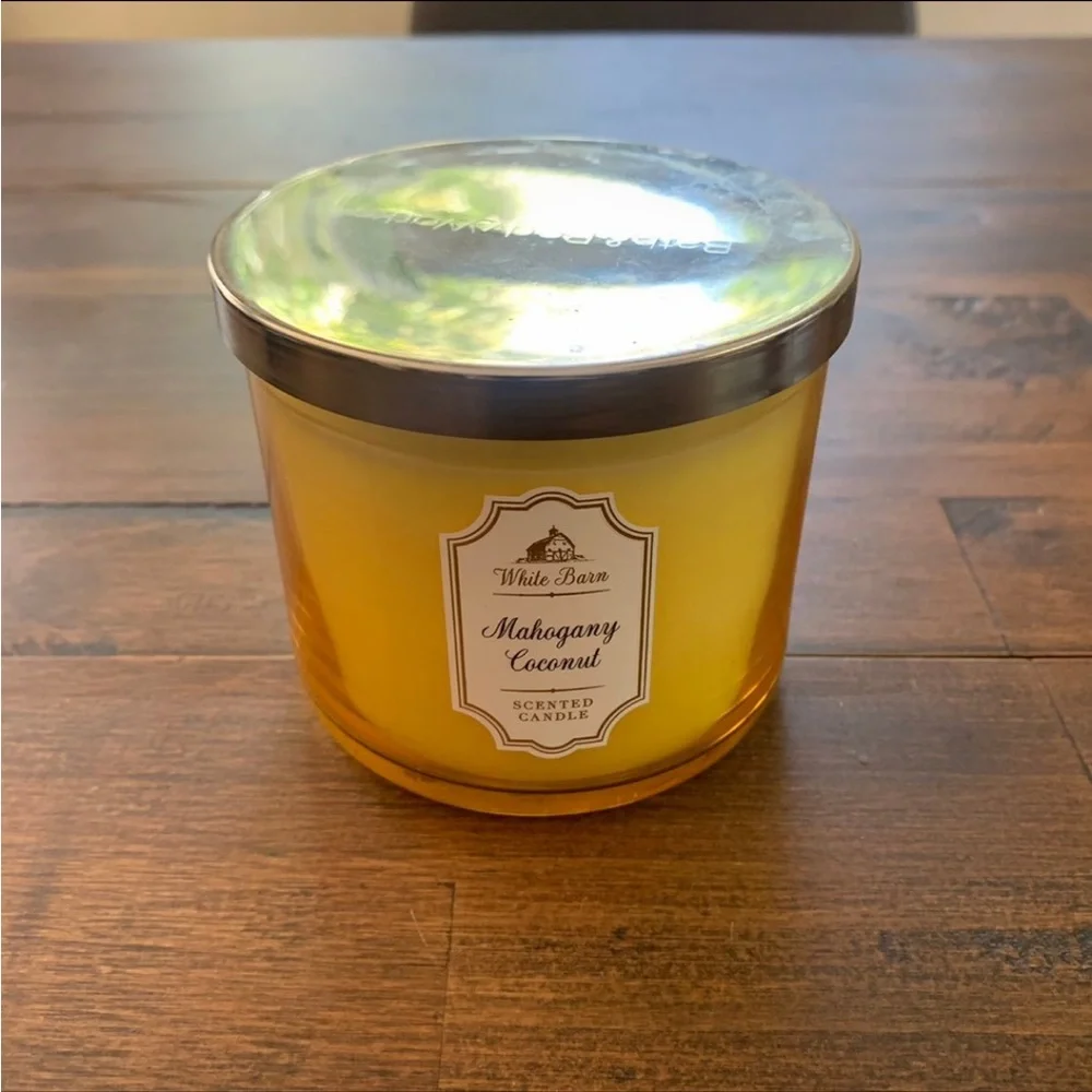 White Barn Mahogany Coconut Candle English Lavender Mahogany Woods Creamy